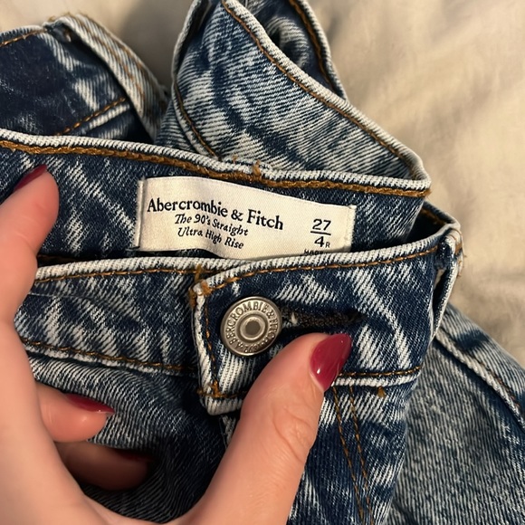 Abercrombie Ultra High Rise 90s Straight Jeans - Picture 3 of 5